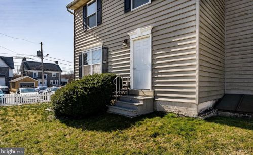 1 Terry Ct, Downingtown PA  19335-2606 exterior