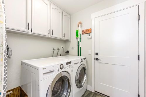 9901 Falcon Meadow Dr, Elk Grove CA 95624-2761 exterior