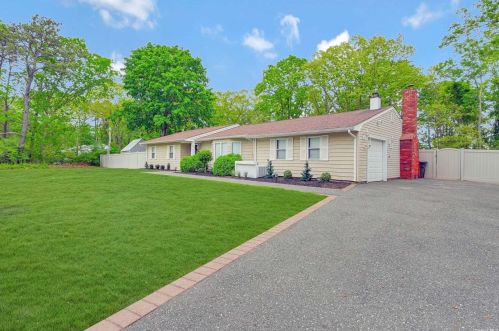 49 Henearly Dr, Miller Place, NY 11764-3308