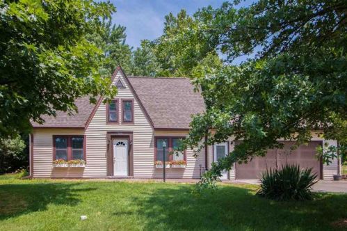 916 13th St, Wellman, IA 52356-9216