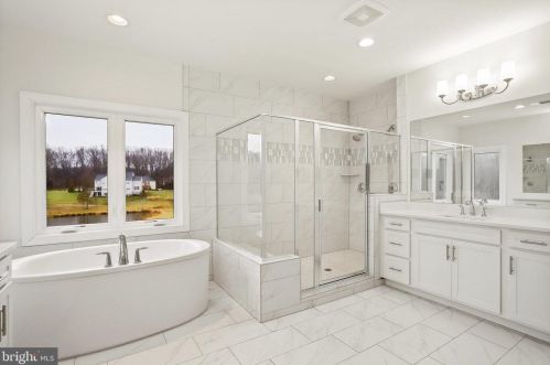 10244 Forest Lake Dr, Great Falls VA  22066-3609 exterior