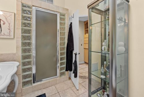 402 Ramsey Rd, Yardley PA 19067-4642 exterior