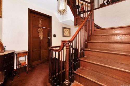 41 Glenmore Dr, New Rochelle NY  10801-3101 exterior