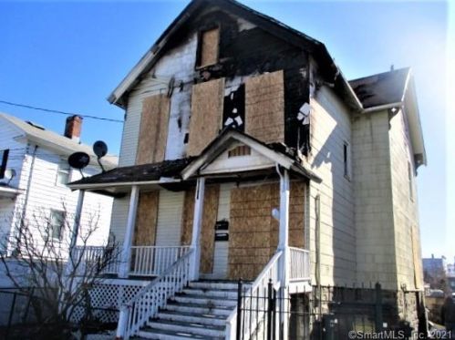 16 Jones Ave, Bridgeport CT 06604-3114 exterior