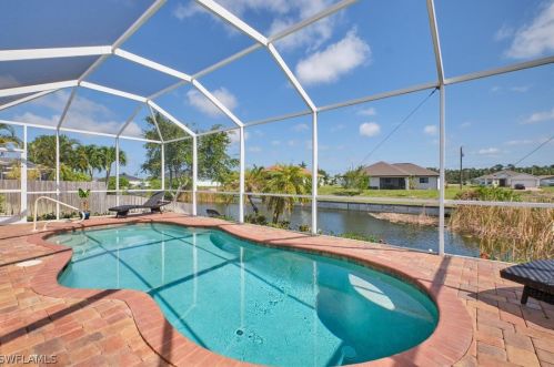 1121 1 Ter, Cape Coral FL  33991-1591 exterior