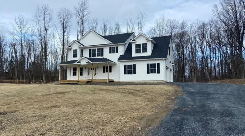 63 School House Rd, Middletown, NY 10940-7323