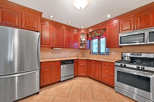 473 Avenue, Bayonne NJ  07002-4835 exterior