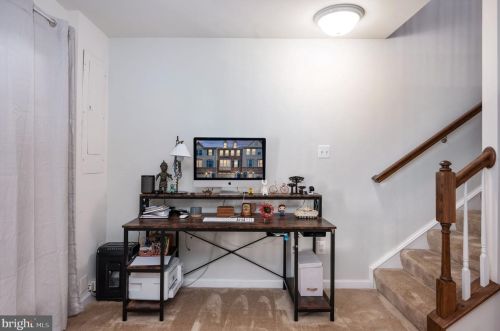 7009 Darbey Knoll Dr, Gainesville VA  20155-3634 exterior