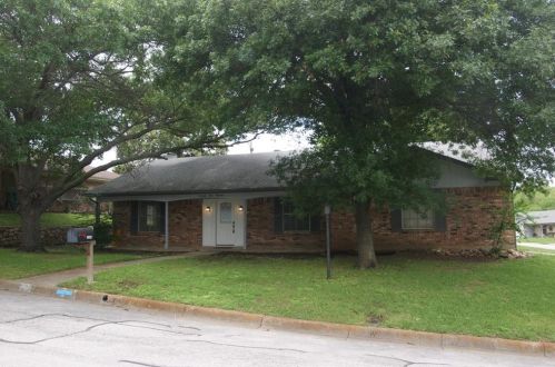 7300 Pinehurst Dr, Fort Worth, TX 76134-4403