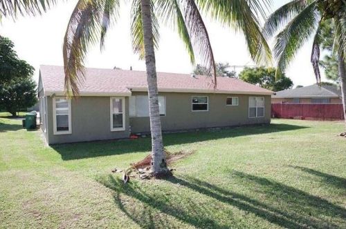 418 Kentwood Rd, Fort Pierce, FL 34953-6215