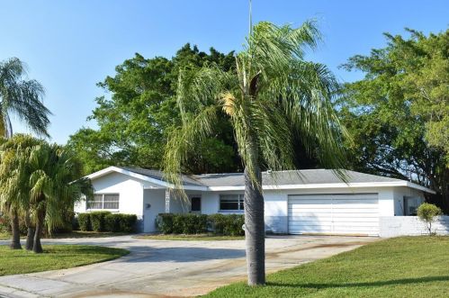 897 45th Ave, Saint Petersburg, FL 33703-3742