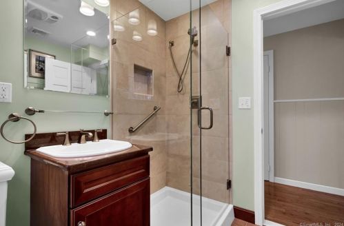 43 Walnut Ln, Northford CT  06472-1128 exterior