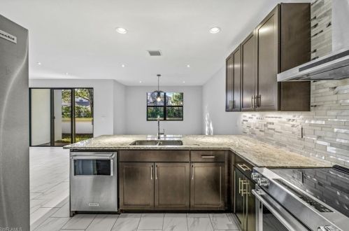 7841 Bristol Cir, Naples FL  34120 exterior