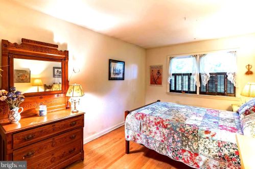 623 Crescent Ave, Lansdale PA 19446-3203 exterior