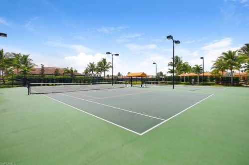 9433 Isla Bella Cir, Bonita Springs FL  34135-7276 exterior