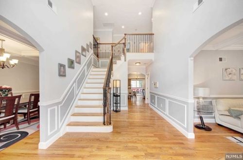 254 Wayne Ave, River Edge, NJ 07661-1105