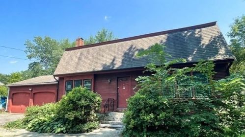 63 Hartford Ave, Mendon, MA 01756-1125