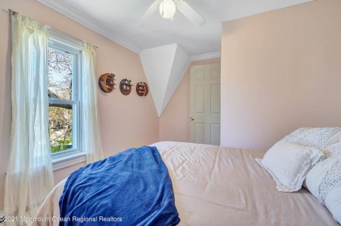 914 Central Ave, Tinton Falls NJ  07712-5735 exterior