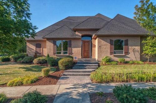 491 Lindsay Ln, Ashland, OR 97520-1038