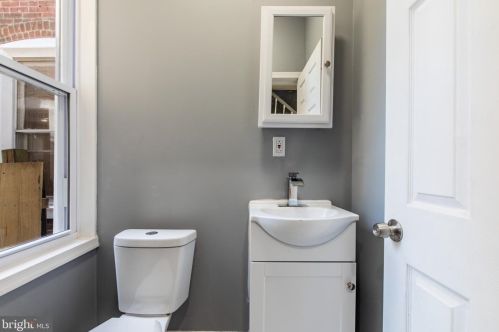 6526 Chew Ave, Philadelphia PA 19120-2332 exterior