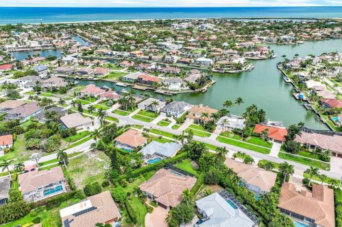 616 Somerset Ct, Marco Island FL  34145-2450 exterior