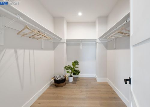 5926 Dover St, Oakland CA  94609-1426 exterior