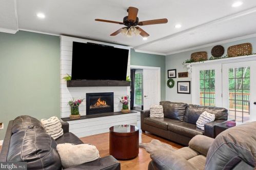 3098 Hamburg Rd, Edinburg VA  22824-3093 exterior