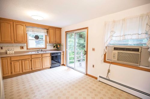 9 Mulberry Rd, Salem NH  03079-3801 exterior