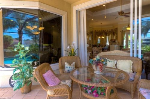 5076 Post Oak Ln, Naples FL  34105-4526 exterior