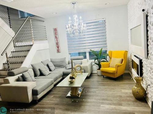 16195 28th Ct, Hollywood FL  33027-5210 exterior