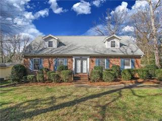 6046 Old Providence Rd, Charlotte, NC 28226-6810