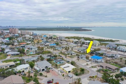 7940 Buccaneer Dr, Fort Myers Beach, FL 33931-5006
