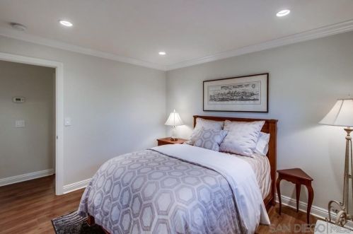 7060 Dennison St, San Diego CA 92122-2431 exterior