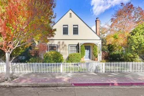 683 Carr Ave, Santa Rosa, CA 95404-2820