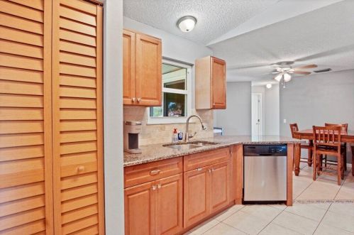 1085 Canary Ter, Fort Pierce FL  34953-1818 exterior