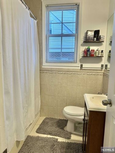 214 Columbus Pl, Cliffside Park NJ  07010-1006 exterior