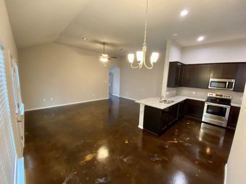 1507 Lucille St, Seguin TX  78155-2153 exterior