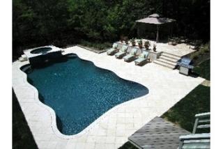 170 Middle Line Hwy, South Hampton NY  11968-1615 exterior