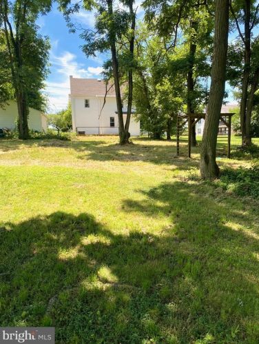 231 Godfrey St, Schubert, PA 19507-9433