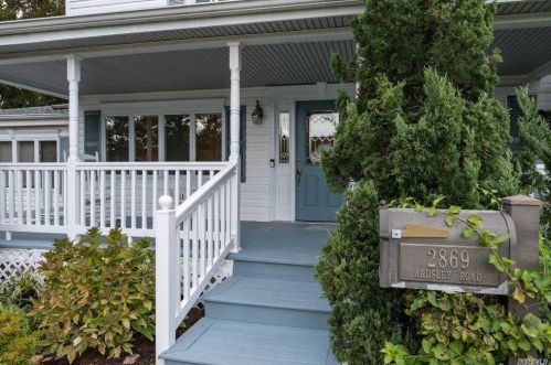 2869 Ardsley Rd, North Wantagh, NY 11793-2401
