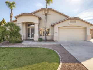 505 Churchill Dr, Gilbert, AZ 85296-2744