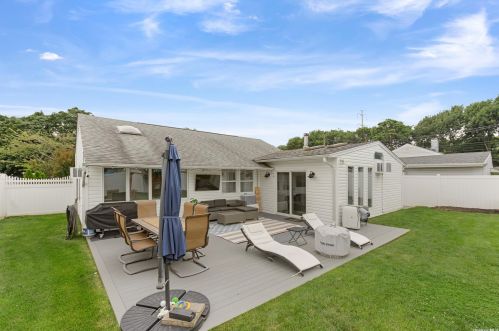 14 Millpage Dr, Bethpage NY  11714-4809 exterior