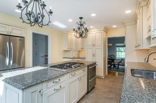 32 Burton Rd, Salisbury, CT 06068-1718