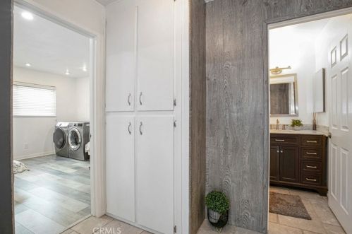 27067 Alabastro Dr, Santa Clarita CA  91354-2215 exterior