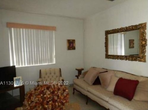 660 55th St, Hialeah FL  33013-1670 exterior