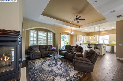 8765 Wild Iris Dr, Gilroy CA  95020-7935 exterior