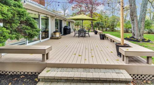 8 Coolidge Ln, East Quogue, NY 11942-4407