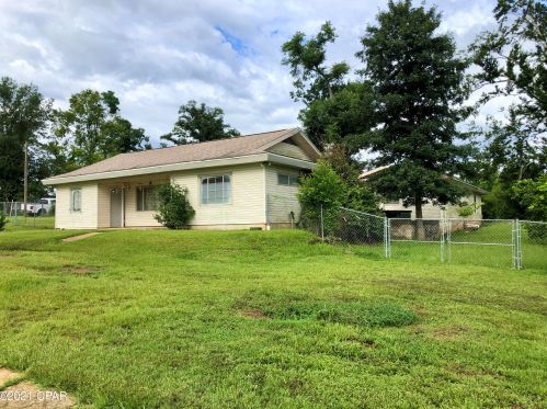 2975 Park St, Marianna, FL 32446-3115
