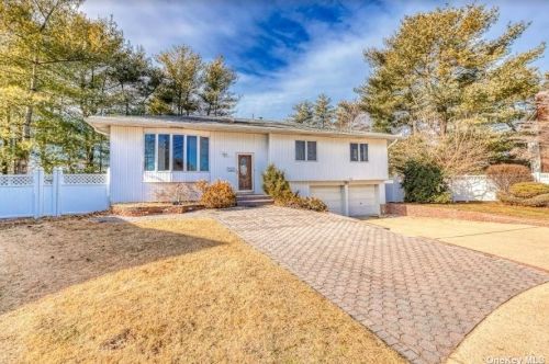 11 Erie Ct, Muttontown, NY 11753-1507
