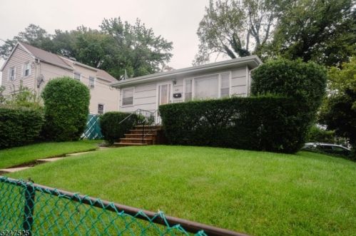 402 5th Ave, Roselle, NJ 07203-1818